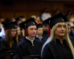 20240706_WNE_Graduacja_0098_KR5_2277_fot_KrystianSzczesny.jpg