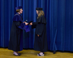 20240706_WNE_Graduacja_0127_KR5_2310_fot_KrystianSzczesny.jpg