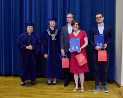 20240706_WNE_Graduacja_0145_KR5_2377_fot_KrystianSzczesny.jpg