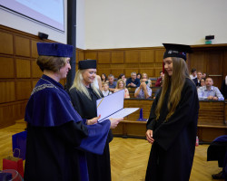 20240706_WNE_Graduacja_0203_KR5_2444_fot_KrystianSzczesny.jpg