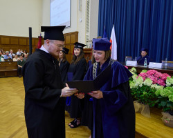 20240706_WNE_Graduacja_0208_KR5_2462_fot_KrystianSzczesny.jpg