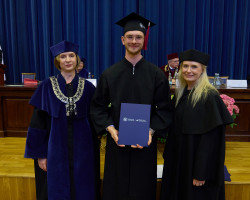 20240706_WNE_Graduacja_0523_KR5_3539_fot_KrystianSzczesny.jpg